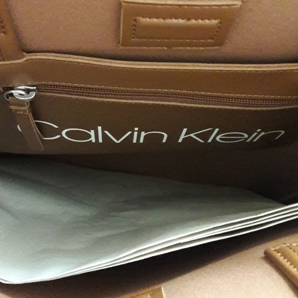 Calvin Klein Shoulder Bag - Picture 5 of 6